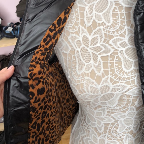 Sleek Princess Vera Wang vest - Picture 3 of 5